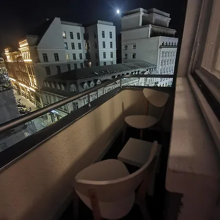 With 3 In The Center Apartment Bucharest