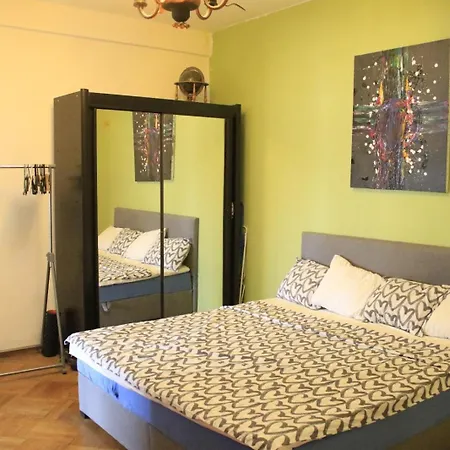 With 3 In The Center Apartman Bukarest