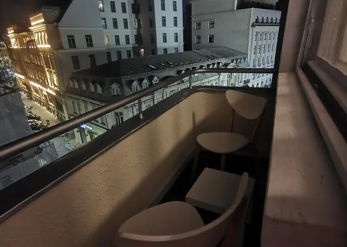 With 3 In The Center Apartman Bukarest