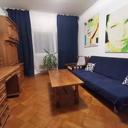 Apartment With 3 In The Center