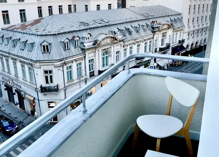 With 3 In The Center Apartament