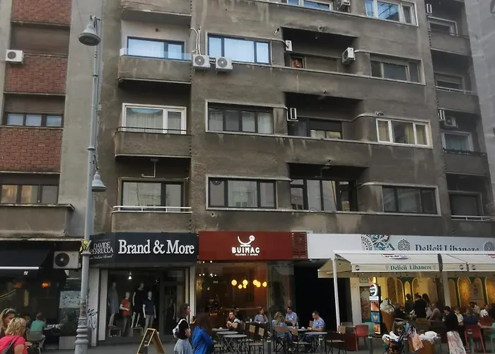 With 3 In The Center Bucureşti